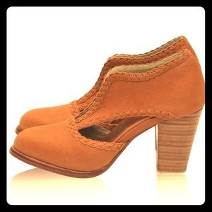 Bali Elf Spirit Walker booties, dark tan, 9, new